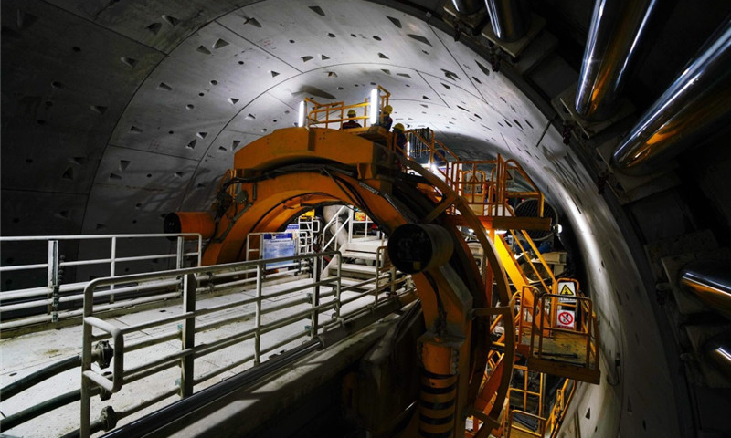 4月25日，中國中鐵隧道集團的工人在京沈高鐵望京隧道施工。（新華社記者 邢廣利 攝）