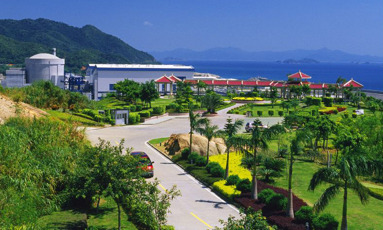 大亞灣核電運營管理有限責任公司負責運營管理大亞灣核電基地大亞灣核電站、嶺澳核電站（一期、二期）六臺百萬千瓦級核電機組。圖為嶺澳核電站1號機組外景。