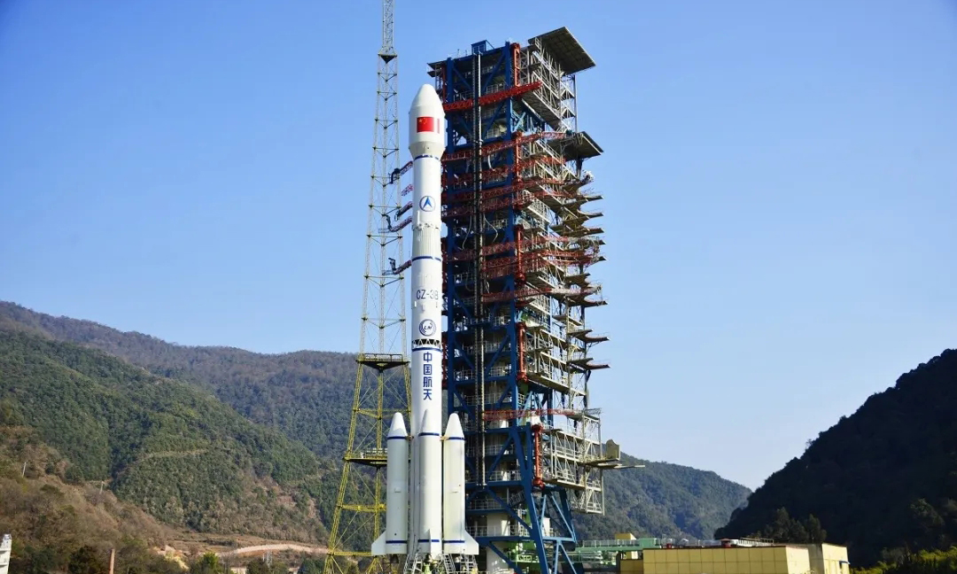 圖為長三乙火箭整裝待發。（張旖旎 攝）