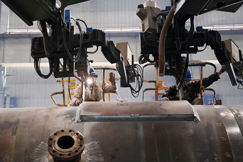 圖為2月23日，工人在哈電集團哈爾濱鍋爐廠有限責任公司的生產車間作業。（新華社記者 王建威 攝）