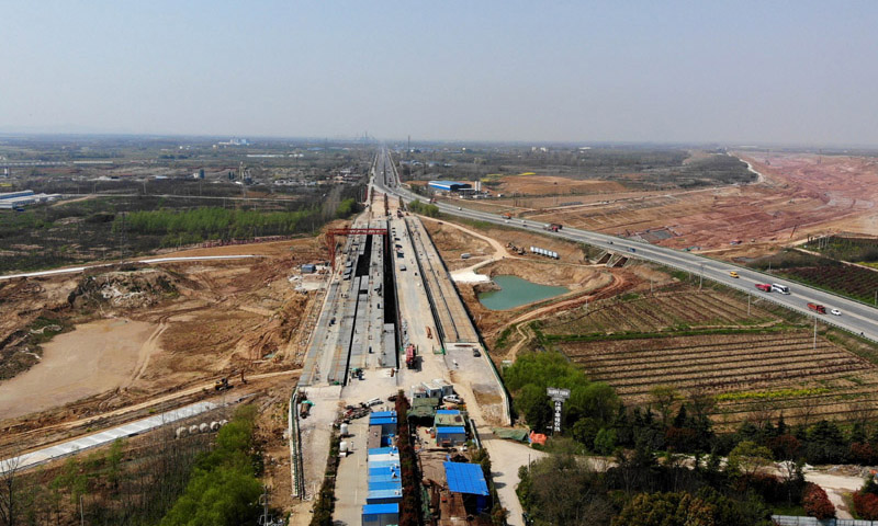 圖為3月25日拍攝的引江濟淮工程G312合六葉公路橋項目施工現場（無人機照片）。