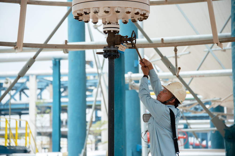 圖為丙丁烷球罐區現場。