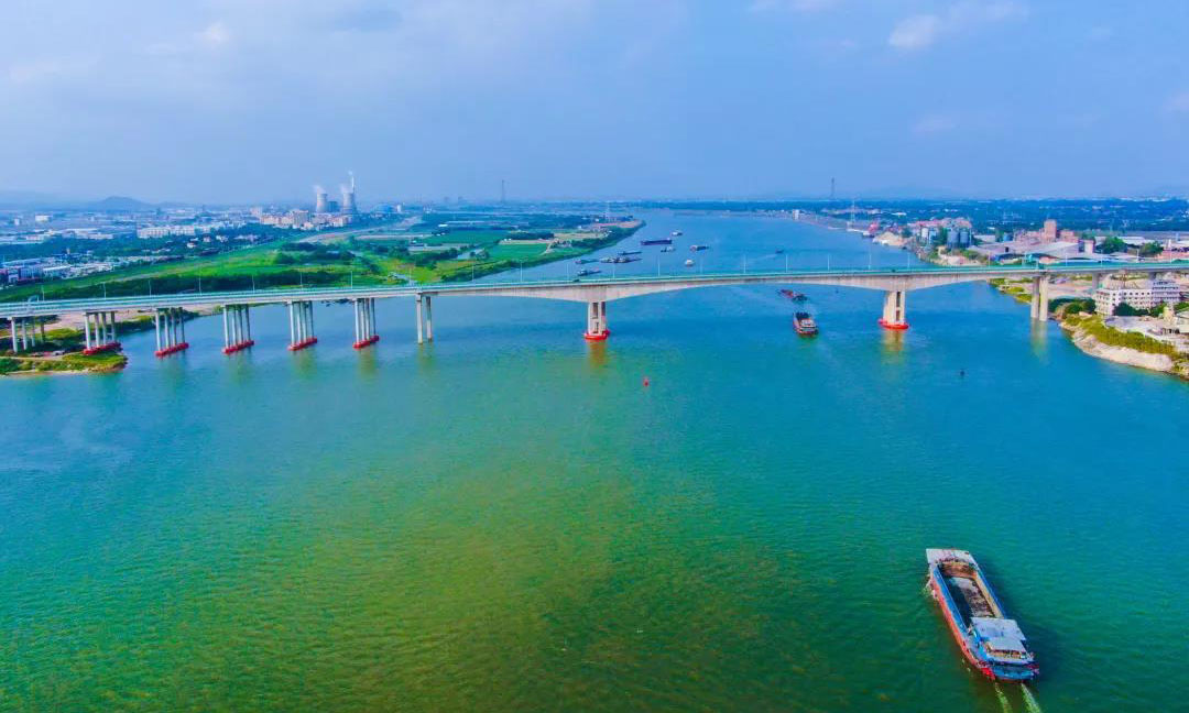 作為聯通廣州、佛山、肇慶三市的快速通道，廣佛肇高速公路的通車，對緩解廣州北環高速沙貝擁堵、佛山市橫向城市主干道的交通壓力等具有重要意義，還將進一步加強廣佛肇三市、珠三角核心區域與我國西南地區的聯系，加快推動廣佛肇“一小時”經濟圈和粵港澳大灣區城市發展建設。