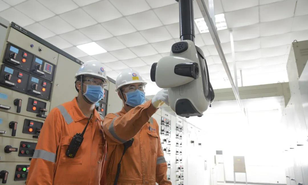 為源源不斷輸出高質量海氣，南海東部在做好滾動開發的基礎上，全面推進智能化氣田建設。白云氣田通過外部引進和自主改造，投用超級WIFI、智能巡檢等33個智能化工具，自控系統數字化率近90%，關鍵數據自動采集超過95%，關鍵設備遠程控制超過80%，為實現天然氣產能逐年上升打好硬件和技術基礎。