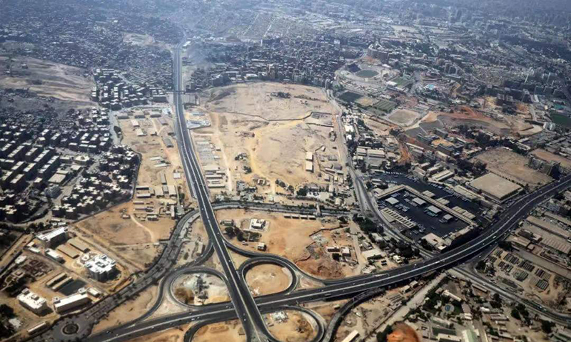 新行政首都距離開羅大約半小時車程，將助力疏散首都人口壓力，緩解交通問題，創造就業、吸引外資等。