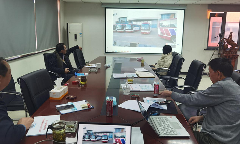 圖為忙碌的指揮調配室。