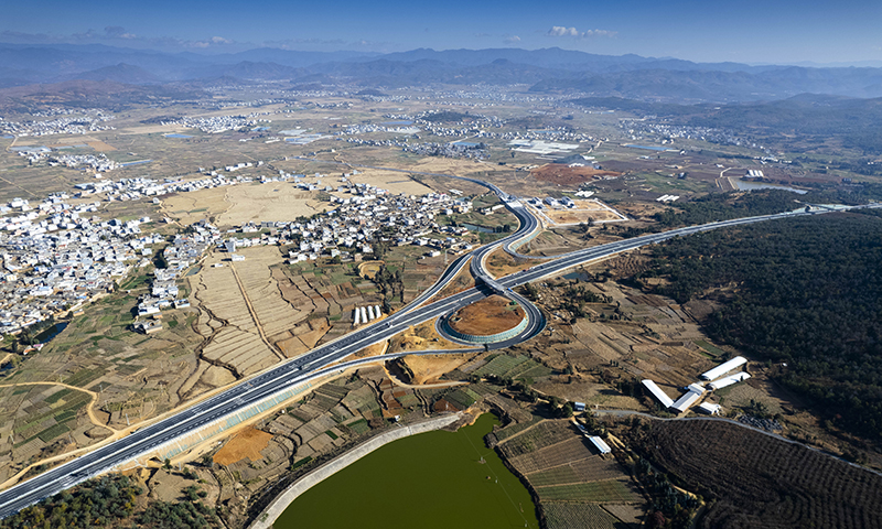 圖為云南省楚雄（廣通）至大理高速公路 禾甸立交路段。