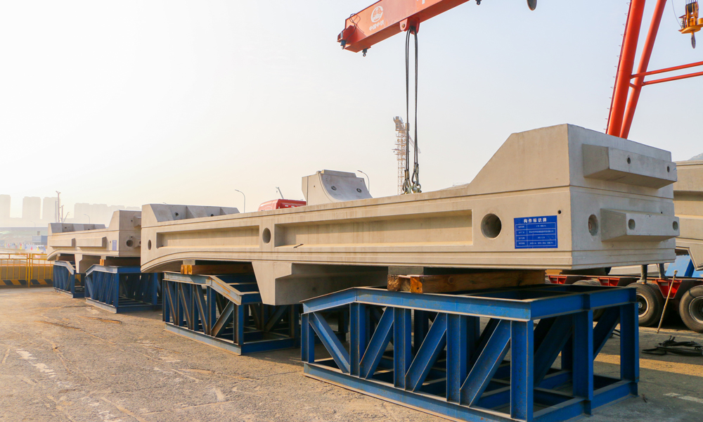 4月27日，隨著最后一顆螺栓緊固完成，中國中鐵旗下中鐵四局承建的全國首個全預制裝配式地鐵車站——青島地鐵6號線可洛石站主體結構拼裝順利完成。