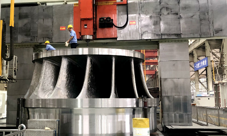 卡洛特水電站規劃裝機容量720兆瓦，東方電氣為該項目提供全部4臺180兆瓦混流式水輪發電機組。項目建成后，年平均發電32億千瓦時，每年可節約標準煤約140萬噸，減少二氧化碳排放約350萬噸，滿足當地500萬人用電需求，有效緩解當地電力短缺問題。圖為項目現場。