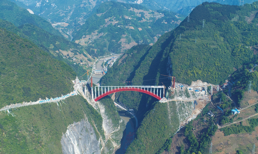 宜昭高速公路起于四川宜賓市，止于云南昭通市。該公路是云南、四川兩省重要骨架高速公路之一，也是出滇入川的又一條大通道。通車后，將有效改善西南地區交通狀況，方便兩省民眾出行，推進云川地區經濟社會發展。