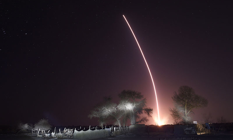 11月29日23時08分，搭載神舟十五號載人飛船的長征二號F遙十五運載火箭在酒泉衛星發射中心點火發射，約10分鐘后，神舟十五號載人飛船與火箭成功分離，進入預定軌道，航天員乘組狀態良好，發射取得圓滿成功。新華社記者 任軍川 攝