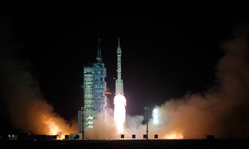 11月29日23時08分，搭載神舟十五號載人飛船的長征二號F遙十五運載火箭在酒泉衛星發射中心點火發射，約10分鐘后，神舟十五號載人飛船與火箭成功分離，進入預定軌道，航天員乘組狀態良好，發射取得圓滿成功。新華社記者 李剛 攝