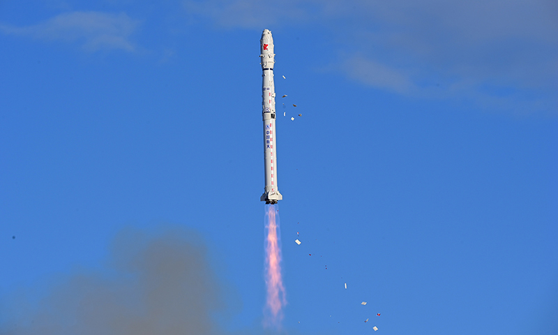 12月12日16時22分，我國在酒泉衛星發射中心使用長征四號丙運載火箭，成功將試驗二十號A/B星發射升空，衛星順利進入預定軌道，發射任務獲得圓滿成功。新華社發（汪江波 攝）