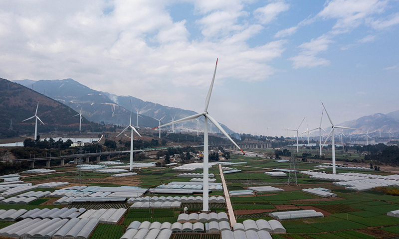 風電設施遍布四川省涼山彝族自治州德昌縣麻栗鎮（無人機照片，1月2日攝）。新華社記者 江宏景 攝