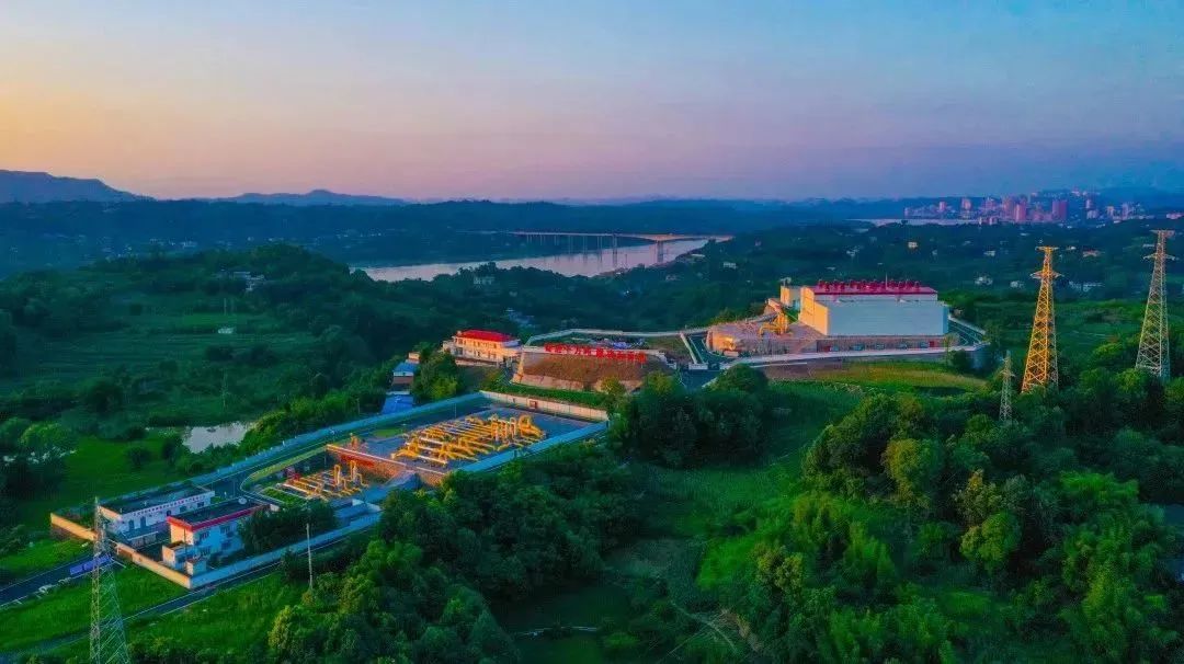 1月份，西南油氣田按照“產能最大發揮、天然氣穩定供應”原則，生產天然氣超36億立方米，同比增長近3億立方米。同時，加快常規氣、頁巖氣、致密氣產能建設步伐，投產新井30余口，新建年產能超過14億立方米。肖毅 攝