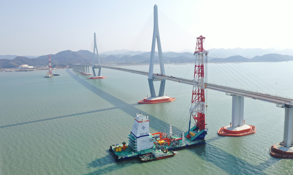 2月17日，中國中鐵設計并參建的寧象市域（郊）鐵路象山港跨海大橋全面開建，該橋建成后將創下“國內首座市域（郊）鐵路跨海大橋”“國內并行既有線最大跨徑橋梁”“國內最大跨度組合四鋼箱梁鐵路斜拉橋”等記錄。