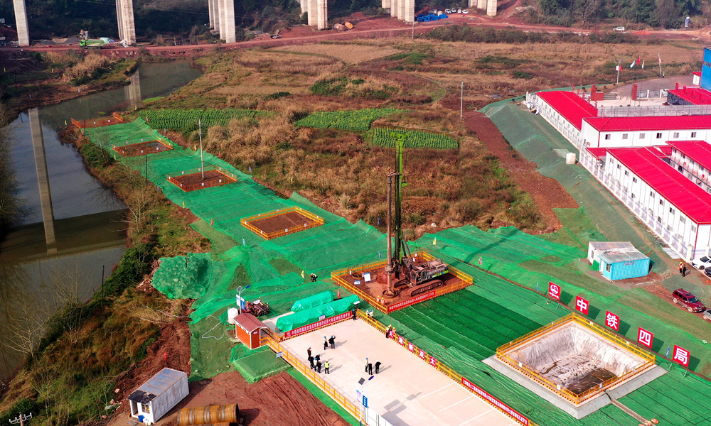 2月17日，中國中鐵承建的西渝高鐵四川段進入全面主體施工階段，建成后將強化成渝地區雙城經濟圈與關中、滇中城市群的聯系。