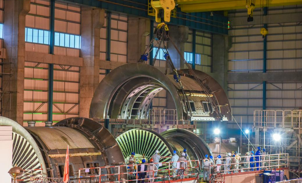 2020年12月17日，防城港核電站3號機汽輪機扣蓋完成。