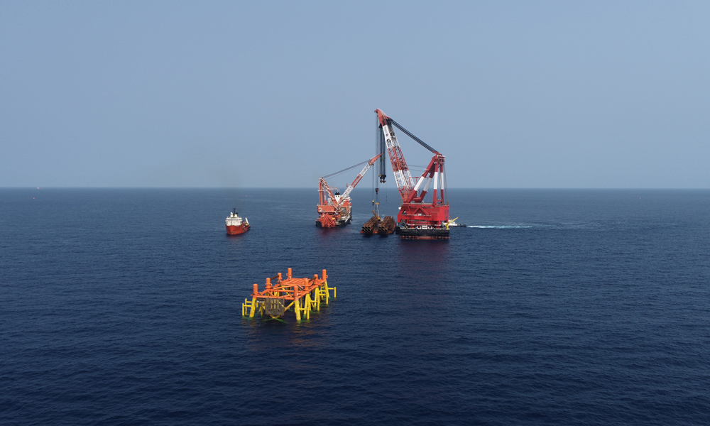 4月12日，由中國海油與韓國SK集團聯合建造的陸豐12-3深水導管架成功滑移下水并精準就位，標志著我國深水超大型導管架成套關鍵技術和安裝能力取得新突破，開創了我國海洋工程領域國際合作新的里程碑。