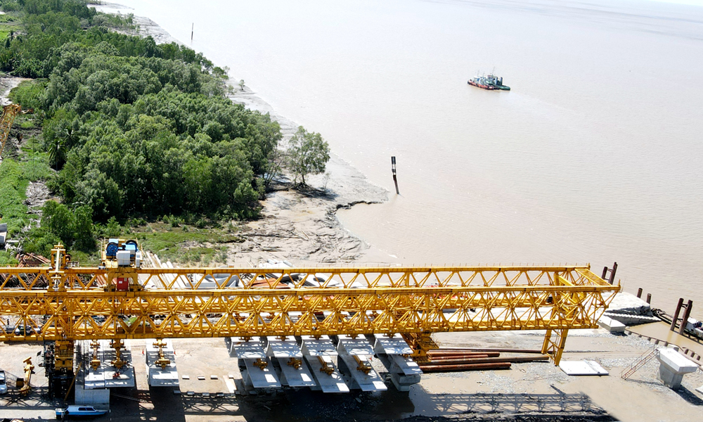 據了解，大橋建成后是東馬第一長橋，與沙撈越州現有婆羅州大道連接貫通，結束兩岸民眾靠輪渡往來的歷史，將有效改善地域交通格局，對推動區域一體化發展具有重大意義。