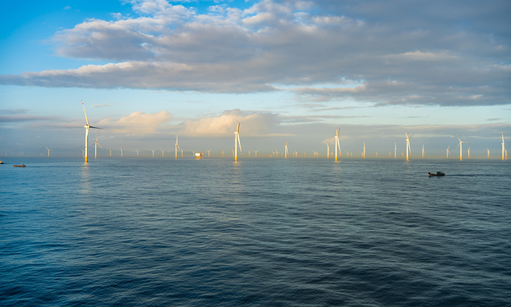近日，國家千萬千瓦級粵東海上風電基地首批示范項目——華能汕頭勒門（二）60萬千瓦海上風電場項目并網投運，標志著中國華能在粵海上風電實現“零”的突破。
