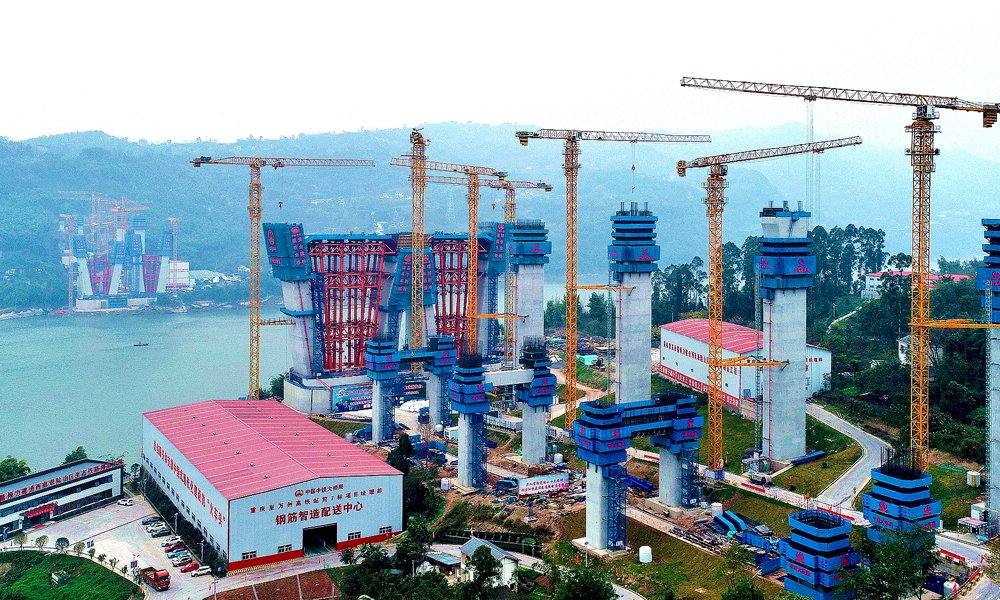 1月10日，中鐵大橋局承建的渝萬高鐵石沱長江大橋5號、6號主塔下部結構施工完成。5號主塔下塔柱施工完成，正在進行下橫梁施工，6號主塔正在進行下塔柱第9節施工；鐵路、公路邊墩基礎及承臺施工全部完成，正在進行墩身及上部結構施工。