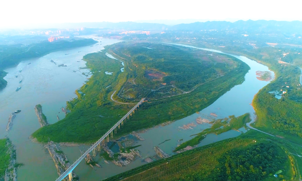 近日，由中國建筑旗下中建四局、中建八局、中建五局參建的重慶廣陽島生態修復項目二期順利通過竣工驗收。標志著作為全國“綠水青山就是金山銀山”實踐創新基地、國家綠色產業示范基地、長江經濟帶綠色發展示范區、重慶市標志性重大民生工程的重慶廣陽島生態修復項目全面竣工。