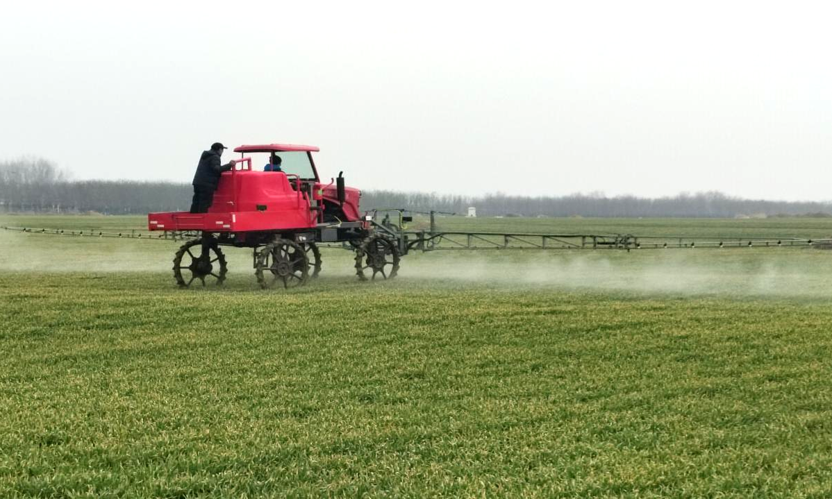 2月14日以來，河南地神種業公司結合田間苗情和天氣情況，通過調節小麥生長發育進程、提高麥苗綜合抗性等促進小麥生長，防治小麥紋枯病、根腐病、蚜蟲和紅蜘蛛，預防白粉病、條銹病紋等，緊張有序加強麥田春耕春管工作，為促進小麥返青、弱苗返壯和穗粒數形成奠定基礎。