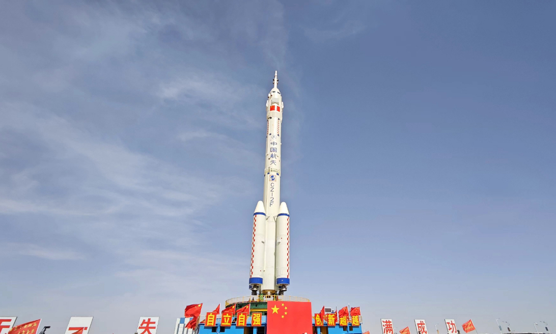 據中國載人航天工程辦公室消息，北京時間2024年4月17日，神舟十八號載人飛船與長征二號F遙十八運載火箭組合體已轉運至發射區。