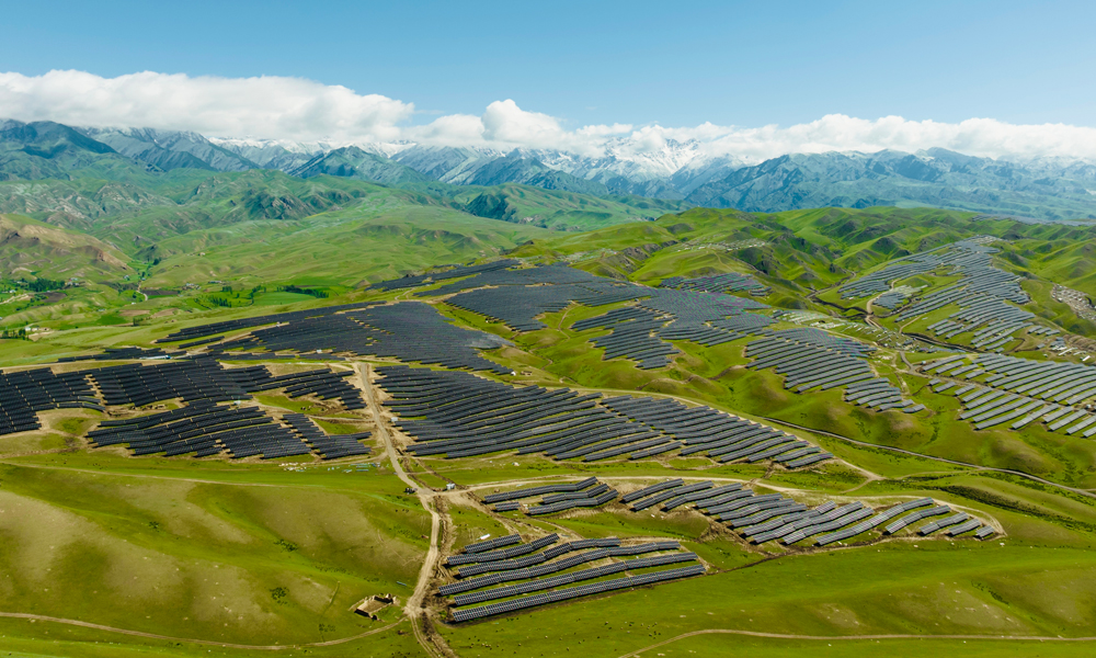 5月28日，中國綠發新疆中綠電尼勒克400萬千瓦風電光伏項目首期并網成功。