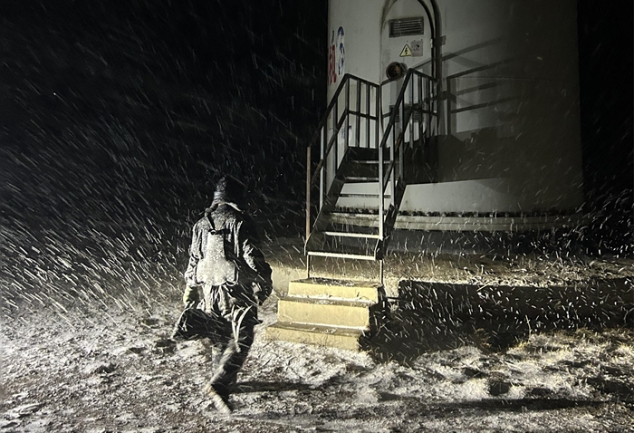 受強降雪和低溫的影響，中廣核遼寧長皋風電場部分風機葉片結冰嚴重，風機相繼報出故障工作人員第一時間趕赴現場維修故障風機，確保設備恢復正常運行。