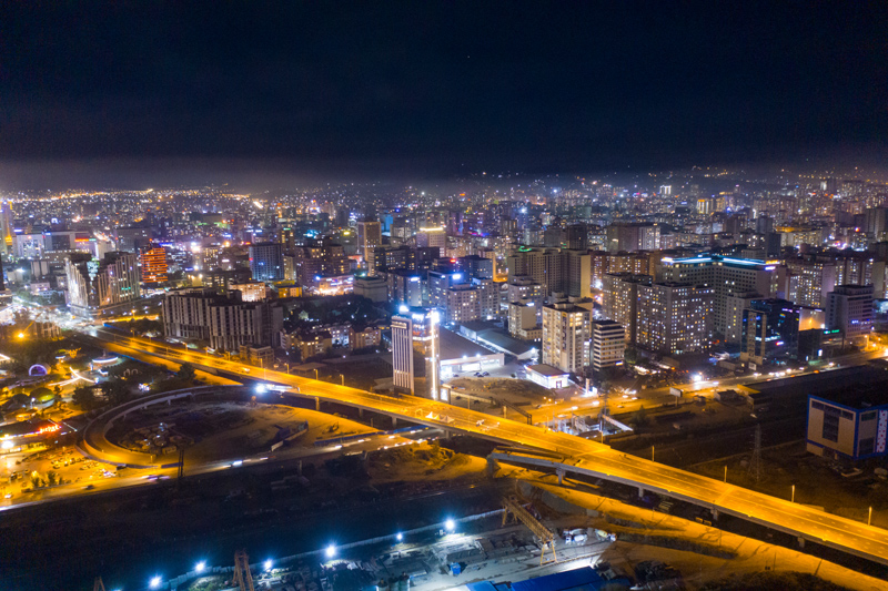 圖為9月15日在蒙古國首都烏蘭巴托航拍的該國最大互通立交橋。新華社發（徐彬攝）