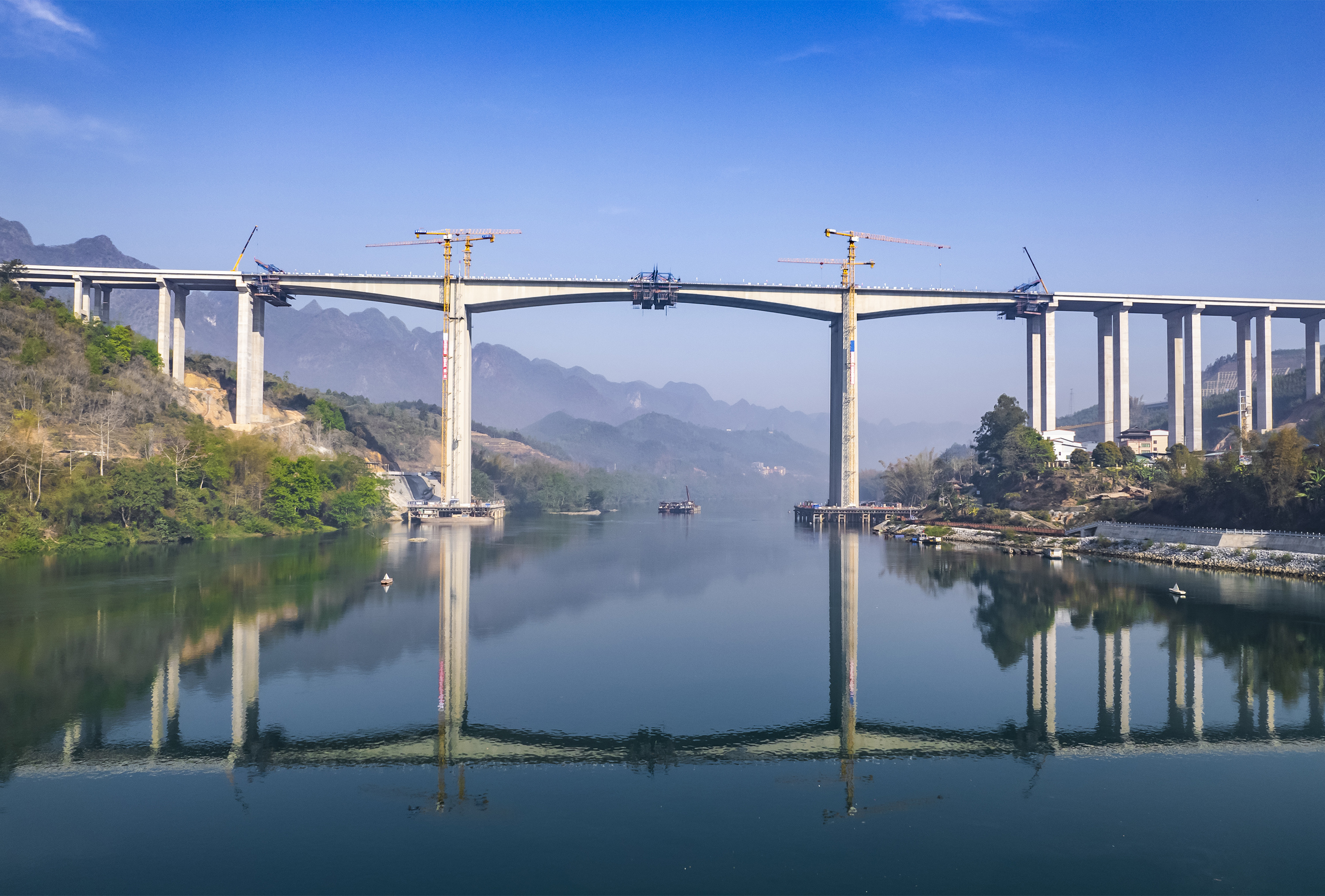 天巴路紅水河特大橋大橋順利合龍 (1).jpg 天巴路紅水河特大橋大橋順利合龍 (1).jpg