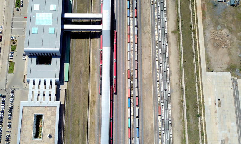 圖為10月16日，列車停靠在肯尼亞內羅畢火車站。（新華社記者 王騰 攝）