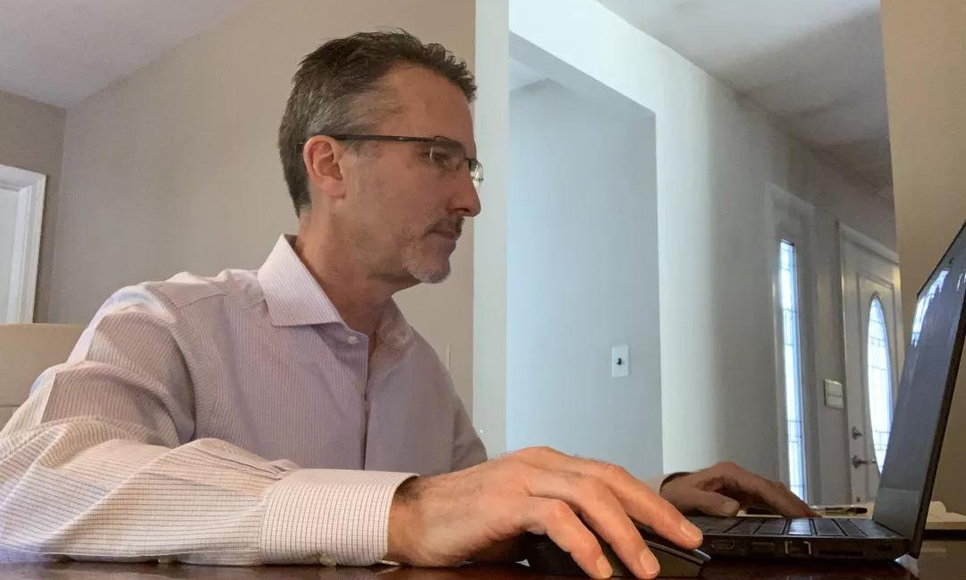 疫情暴發后，南方天合外方總經理JERRY HESCH先生在疫情期間與中方總經理一道并肩戰疫。他主動協調采埃孚全球資源進行支持，緊急籌措3萬只口罩，并通過亞太區協調運輸物資。他每天組織召開公司抗疫復產專題例會，并安排人員閉環跟蹤，進行網格化點檢管理。當前，企業抗疫工作科學穩妥，復工復產穩步推進，員工身體健康、士氣高漲，運營井然有序。