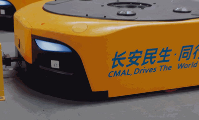 長安民生物流無人倉正式復工復產，替代人工進行零件搬運，實現操作“零接觸”，保障了疫情防控和穩產、高產的有效平衡；每小時平均出/入庫800箱零部件，實現汽車零部件的自動化歸位存儲、揀選管理。目前，無人倉已為整車企業提供了2116輛商品車的零部件倉儲配送任務。