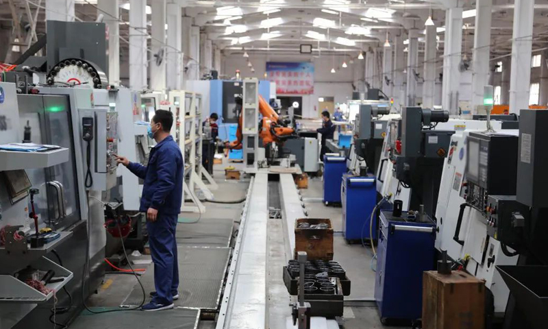 自復工復產以來，兵器工業集團淮海集團牢固樹立生產一線也是戰“疫”前線的思想，認真落實疫情防控方案，利用錯峰生產、輪班生產等彈性工作制度，保持各項生產有序開展，真正做到疫情防控和生產經營協調推進，一季度完成全年任務量的43%，保證成品進入交驗狀態。