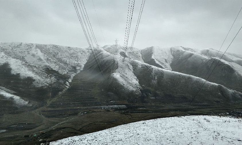 圖為“青豫工程”甘肅段施工現場。