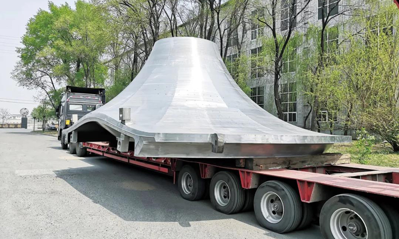 鞍鋼大型鑄件將支撐全球在建最大水電機組白鶴灘水電站建設。5月13日，鞍鋼鑄鋼公司成功為白鶴灘水電站生產出直徑8410mm、高2947mm、重185噸的大型上冠鑄件，經客戶嚴格檢驗合格后，已發往電站建設現場。