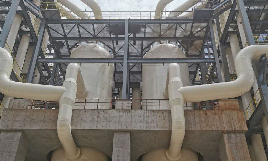 近日，由中國化學工程自主設計的國產化大型甲醇合成塔在全球單體最大甲醇裝置——寧夏寶豐能源220萬噸/年甲醇裝置中成功投產，標志著該合成塔成功實現國產化。本次甲醇合成塔國產化技術成功應用在國內大型甲醇裝置中，大大縮短了設備供貨周期、降低了設備采購成本，打破了設備長期依賴進口的局面。