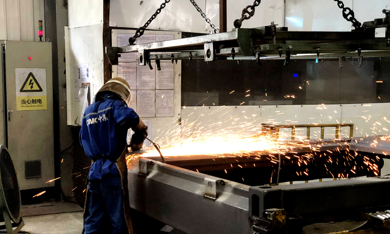 圖為生產車間切割流程。（國務院國資委網站 陳航 攝）