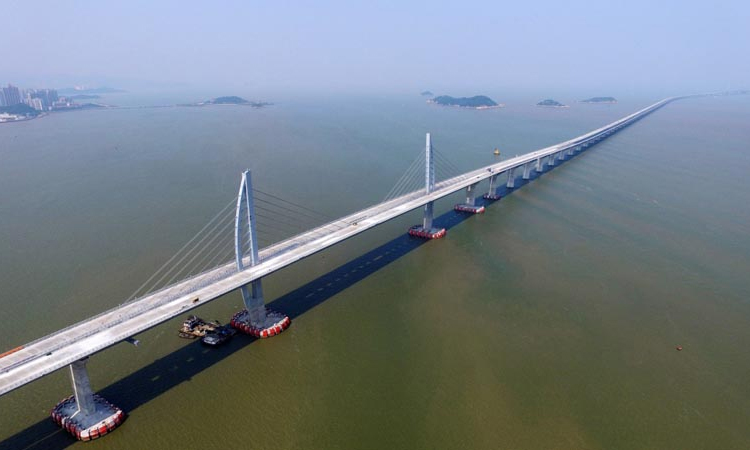 圖為2016年9月27日，港珠澳大橋主體橋梁全線貫通。（新華社記者 梁旭 攝）