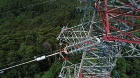 說明: 說明: \\10.124.200.62\0703增城站\ZC-04增城巡維站各類報表\3--輸電線路跳閘報表\輸電線路跳閘報表\輸電線路跳閘報表2018\2019-08-07-110kV廟朱線#46B相、110kV寧廟甲線#62(現70號)B、A相(同塔同跳)\寧廟甲線#62A相小號側第一片絕緣子雷擊放電.JPG