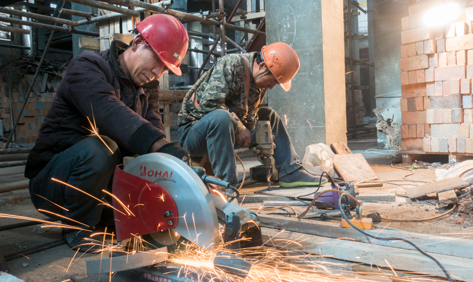 他們克服天氣、環境給施工帶來的困難，發揚勇于擔當、負重奮進的精神，嚴格落實總體網絡推進計劃，為工程項目的有序推進提供了有力保障。（作者：崔棟）