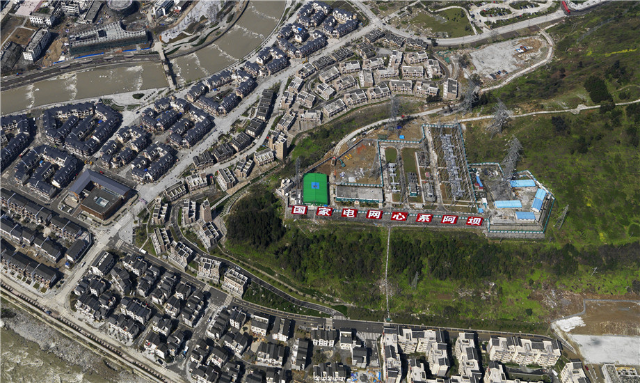 2008年8月，國網四川省電力公司原址重建，將開關站升格為變電站。2009年5月11日，不到一年的時間完成搶建并成功投運。目前，二臺山220千伏變電站不僅承擔著汶川縣映秀、百花水磨等鎮的人民生活和工業園區的供電任務，更重要的是擔任著阿壩州約107.5萬千瓦裝機的水電送出任務。