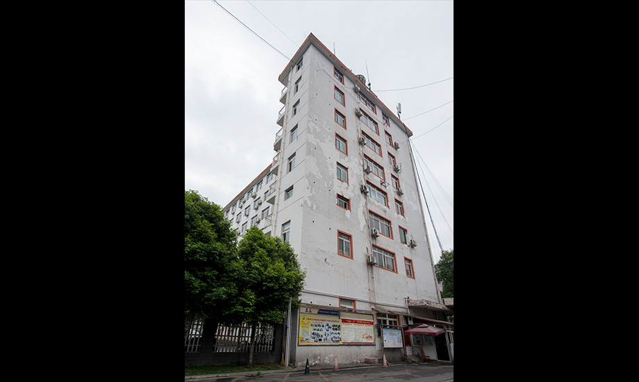 水電十局上基地21棟修繕后大樓現在的面貌。